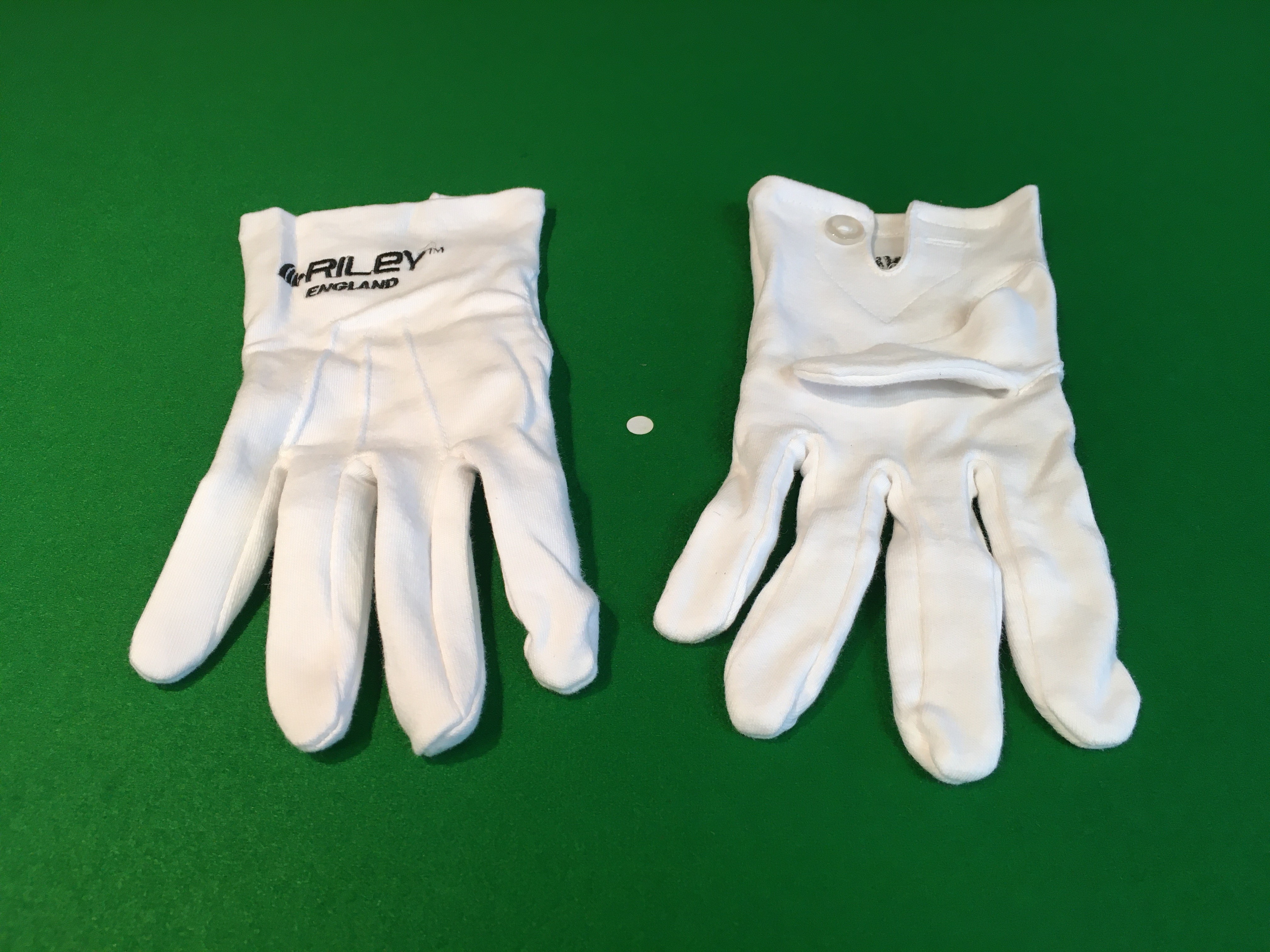 snooker pool referee gloves by riley 